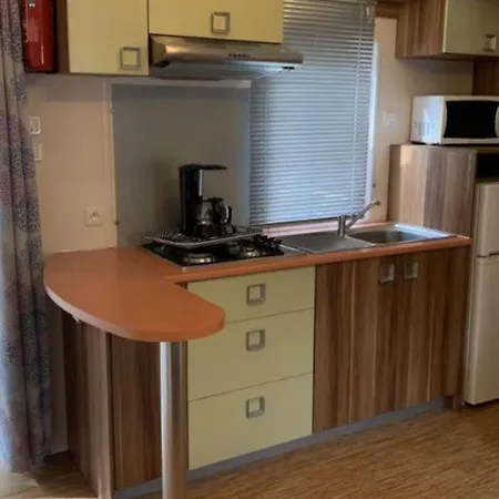 Parque de Campismo Mobil-home 5 Pers Avec Terrasse à - Api-1-52-620 Argences-en-Aubrac